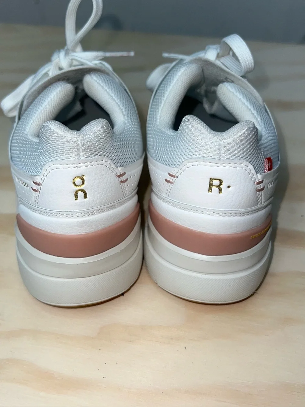 On Cloud The Roger Centre Court Sneakers Shoes Size Womens US 7 White Woodrose